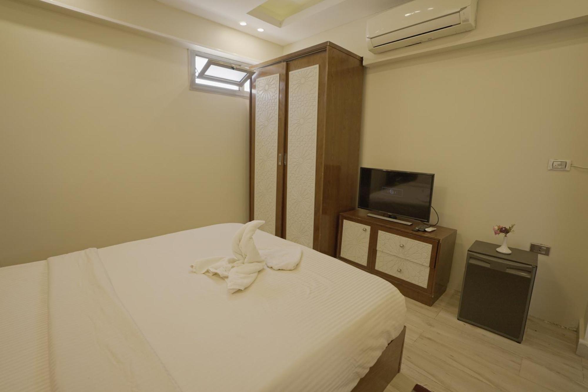 Inn Queen Cleopatra Pyramids Cairo