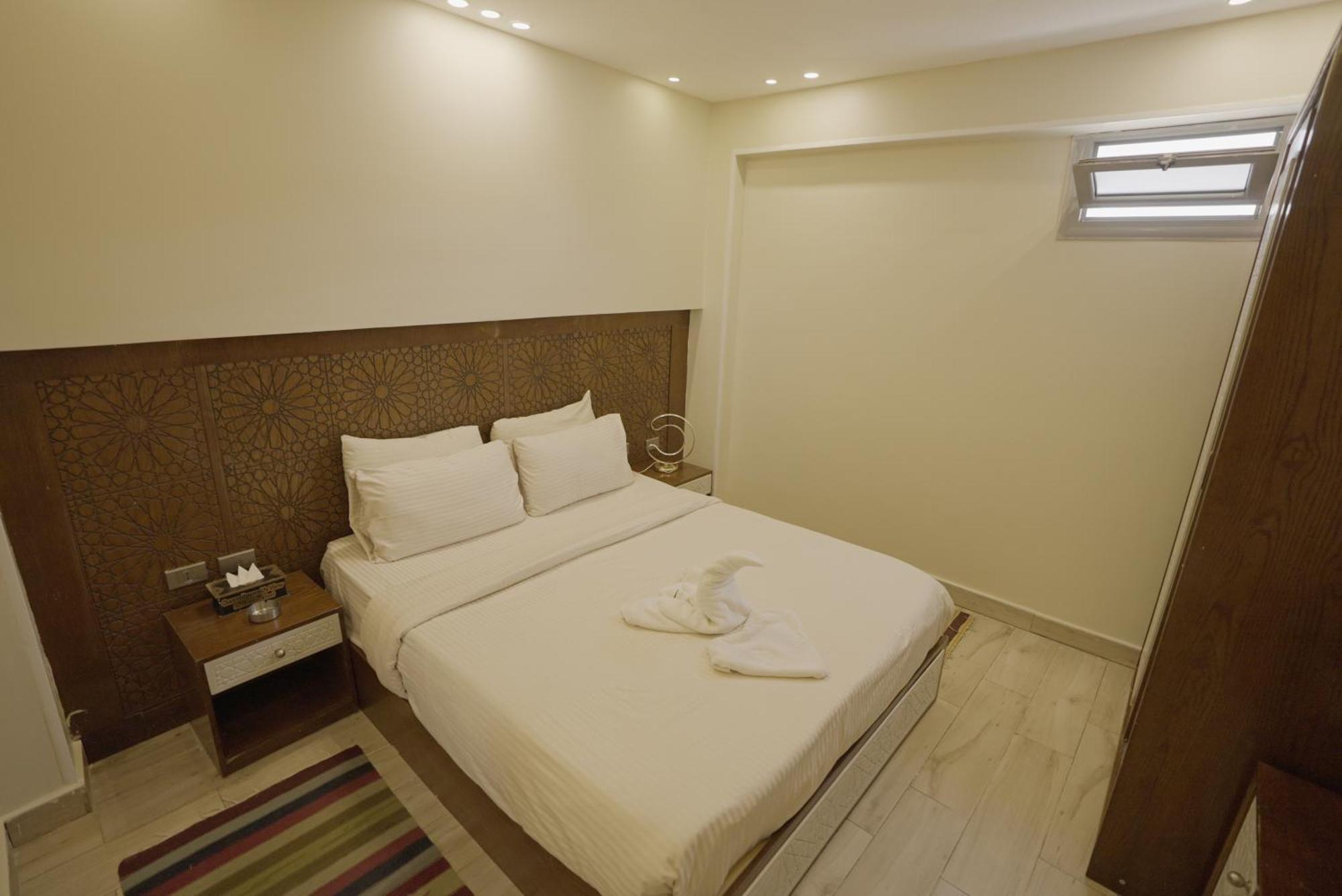 Queen Cleopatra Pyramids Inn Cairo